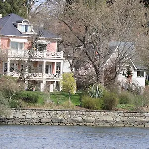 Lipton Place By Elegant Waterfront , Esquimalt Canada