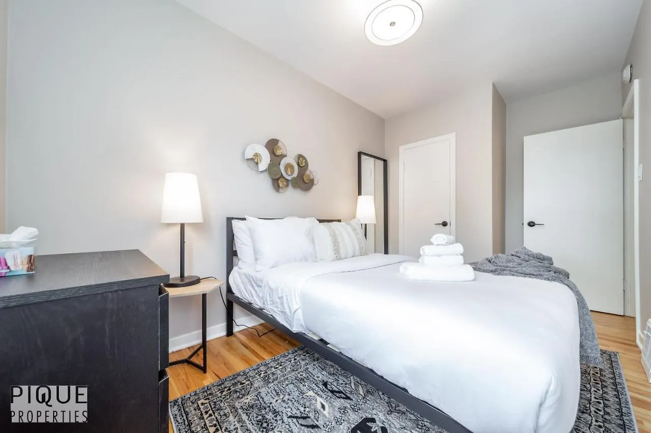 6 Bed Chic Stylish Home - 5 Mins To U Of A & Whyte Ave - Fast Wi-Fi - Free Parking & Netflix Edmonton 0*,