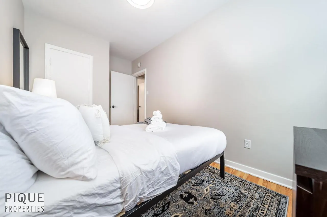 6 Bed Chic Stylish Home - 5 Mins To U Of A & Whyte Ave - Fast Wi-Fi - Free Parking & Netflix Edmonton Holiday home