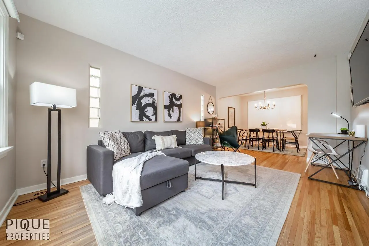 6 Bed Chic Stylish Home - 5 Mins To U Of A & Whyte Ave - Fast Wi-Fi - Free Parking & Netflix Edmonton
