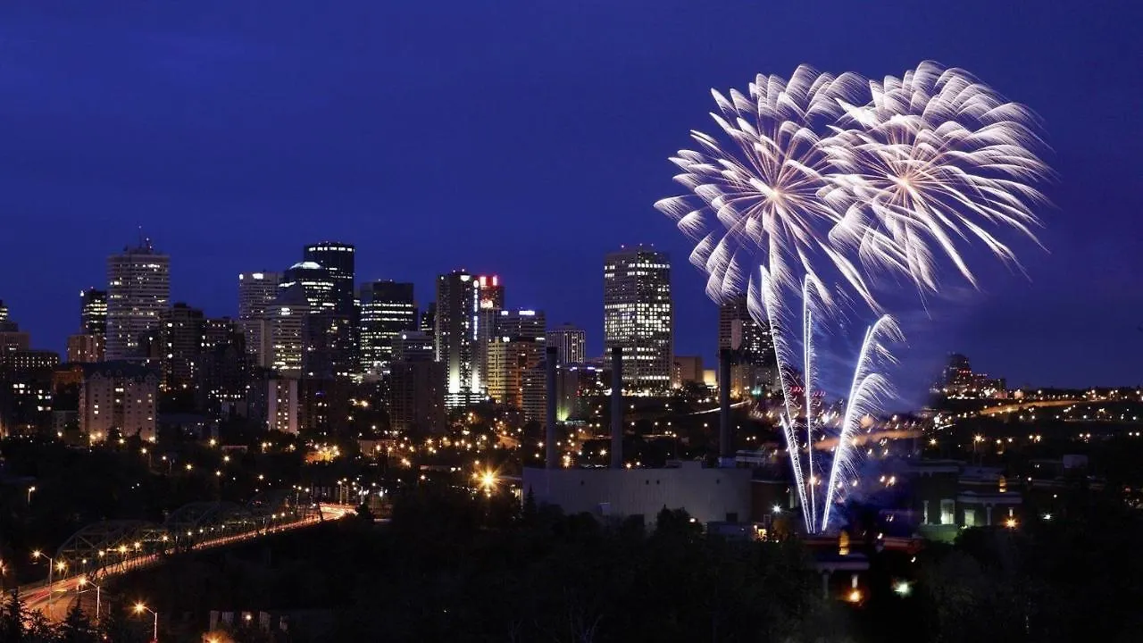 Holiday home 6 Bed Chic Stylish Home - 5 Mins To U Of A & Whyte Ave - Fast Wi-Fi - Free Parking & Netflix Edmonton Canada